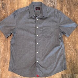 Men's Medium Untuckit Gray Short Sleeve Shirt